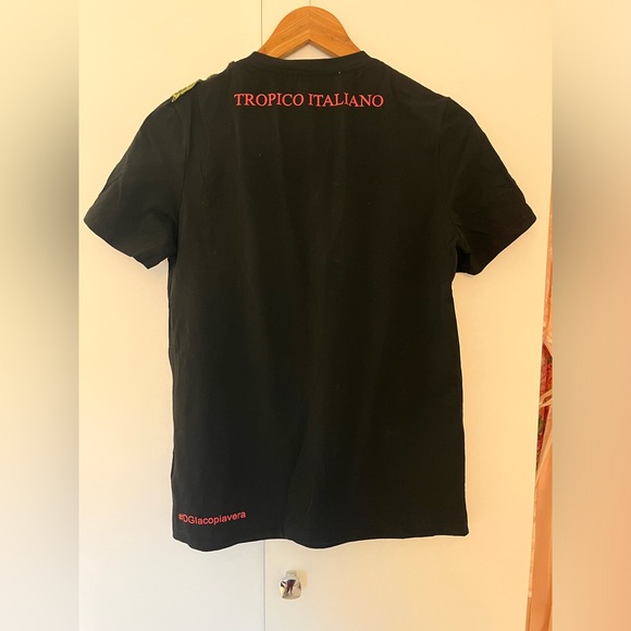 Women’s Medium Dolce and Gabbana Tshirt almost new! It was a gift worn twice! - Picture 4 of 7